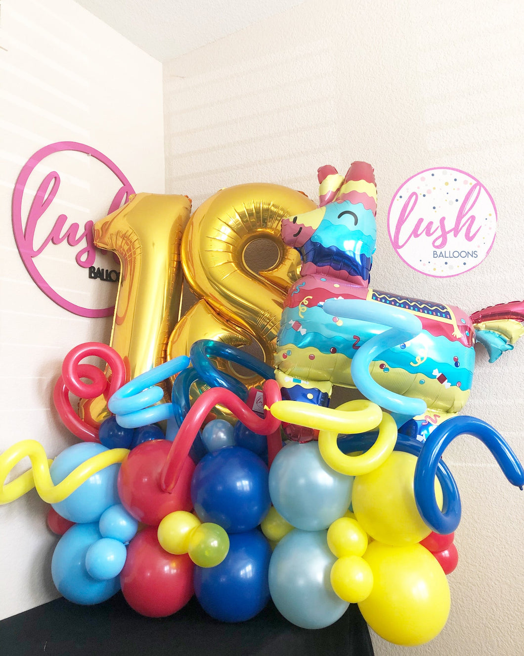 Pastel Rainbow Bouquet 🌈 (Holographic) – Lush Balloons